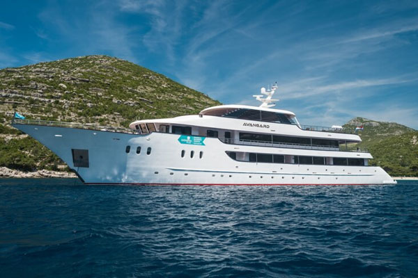 Deluxe Superior Avangard