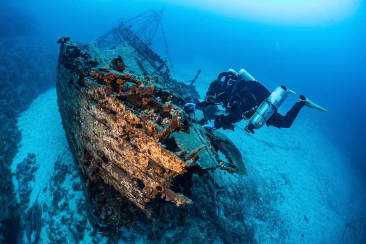 island vis diving boat wreckage