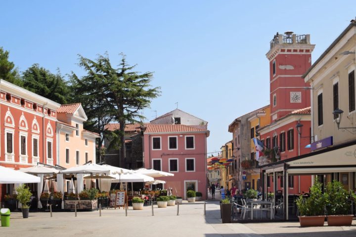 novigrad peaceful square istria