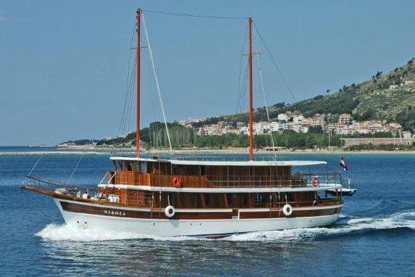 Traditional Ensuite Nikola