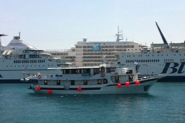 Traditional Ensuite Panorama