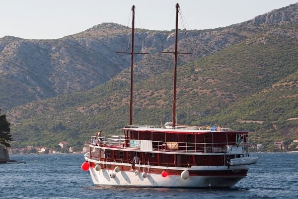 Traditional Ensuite Plomin